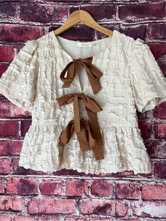 idem ditto Tops - Idem Ditto Cream Bubble Textured Tie-Front Bow Babydoll Peplum Blouse